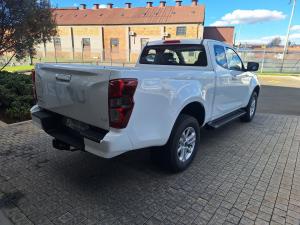 Isuzu D-Max 1.9TD Extended cab LS auto - Image 2