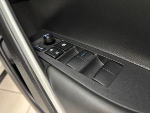 Toyota Corolla Cross 1.8 Hybrid XS - Image 11