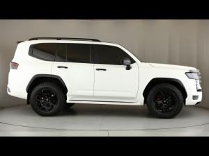 Toyota Land Cruiser 300 3.5T ZX - Image 3