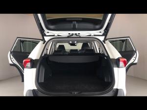 Toyota RAV4 2.0 VX - Image 13