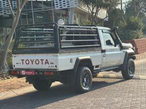 Toyota Land Cruiser 79 4.5D-4D LX V8 single cab - Image 2