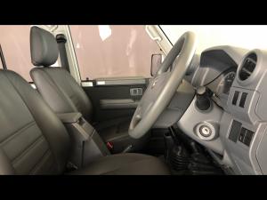 Toyota Land Cruiser 79 4.5D-4D V8 double cab LX - Image 10