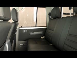 Toyota Land Cruiser 79 4.5D-4D V8 double cab LX - Image 11