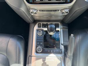 Toyota Land Cruiser 200 4.5D-4D V8 VX - Image 12