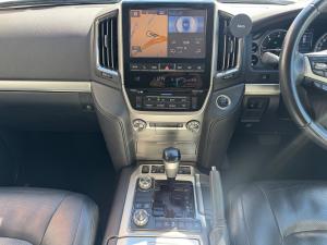 Toyota Land Cruiser 200 4.5D-4D V8 VX - Image 14