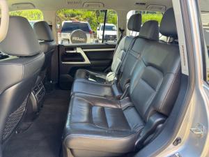 Toyota Land Cruiser 200 4.5D-4D V8 VX - Image 17