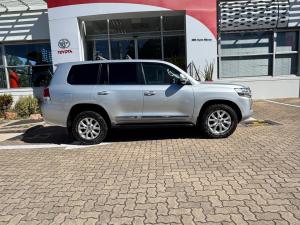 Toyota Land Cruiser 200 4.5D-4D V8 VX - Image 3