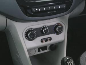 Tata Tiago 1.2 XT manual - Image 13