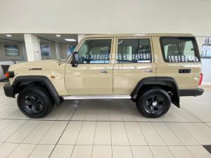 Toyota Land Cruiser 76 2.8GD-6 station wagon LX manual - Image 5