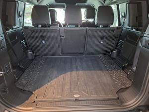 Land Rover Defender 110 D350 X-Dynamic HSE - Image 12