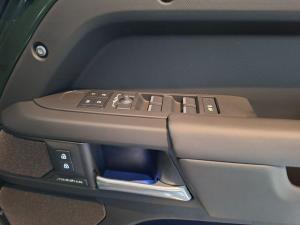 Land Rover Defender 110 D350 X-Dynamic HSE - Image 17