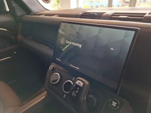 Land Rover Defender 110 D350 X-Dynamic HSE - Image 21