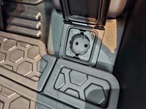 Land Rover Defender 110 D350 X-Dynamic HSE - Image 26