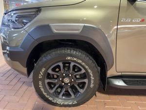 Toyota Hilux 2.8GD-6 double cab Legend auto - Image 6