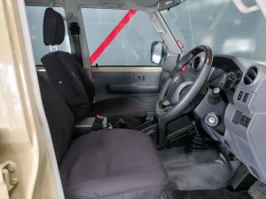 Toyota Land Cruiser 79 2.8GD-6 double cab auto - Image 10