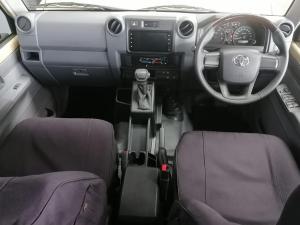 Toyota Land Cruiser 79 2.8GD-6 double cab auto - Image 12