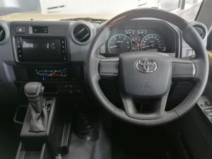 Toyota Land Cruiser 79 2.8GD-6 double cab auto - Image 14
