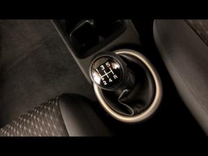 Toyota Vitz 1.0 XR manual - Image 15
