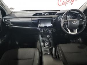 Toyota Hilux 2.4GD-6 double cab 4x4 Raider manual - Image 6