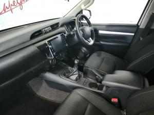 Toyota Hilux 2.4GD-6 double cab 4x4 Raider manual - Image 7