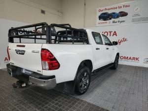 Toyota Hilux 2.4GD-6 double cab 4x4 Raider manual - Image 2