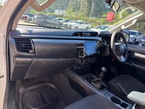 Toyota Hilux 2.4GD-6 single cab 4x4 Raider manual - Image 7