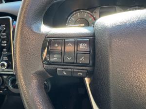 Toyota Hilux 2.4GD-6 single cab 4x4 Raider manual - Image 9