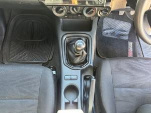 Toyota Hilux 2.4GD-6 single cab 4x4 Raider manual - Image 12