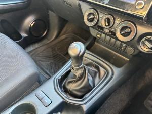 Toyota Hilux 2.4GD-6 single cab 4x4 Raider manual - Image 13