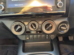 Toyota Hilux 2.4GD-6 single cab 4x4 Raider manual - Image 15