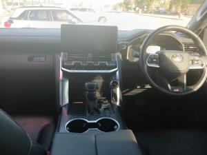 Toyota Landcruiser 300 V6 3.3D GR-S - Image 6