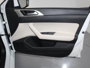 Volkswagen Polo 1.6 Life - Image 15