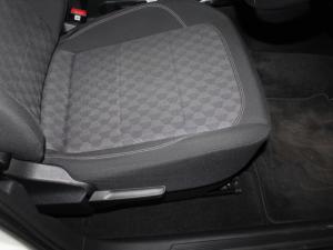 Volkswagen Polo 1.6 Life - Image 17