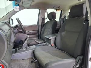 Nissan Navara 2.5dCi double cab XE - Image 7