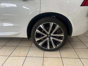 Volvo XC60 B5 AWD Essential - Image 9