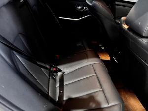 BMW 3 Series 318i - Image 9