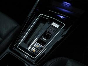 Volkswagen Golf R - Image 10