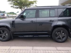 Land Rover Defender 110 D250 X-Dynamic SE - Image 10