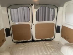 Toyota Quantum 2.8 LWB panel van manual - Image 11