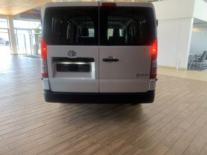 Toyota Quantum 2.8 LWB panel van manual - Image 14