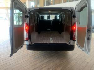Toyota Quantum 2.8 LWB panel van manual - Image 16