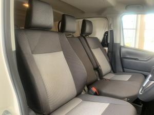 Toyota Quantum 2.8 LWB panel van manual - Image 17