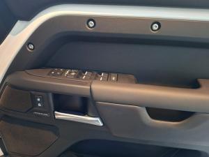 Land Rover Defender 110 D350 X-Dynamic HSE - Image 13
