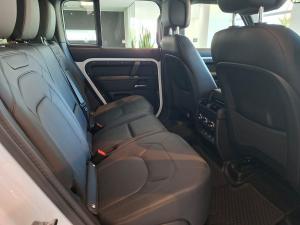 Land Rover Defender 110 D350 X-Dynamic HSE - Image 18