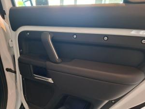 Land Rover Defender 110 D350 X-Dynamic HSE - Image 26