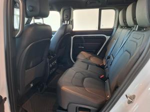Land Rover Defender 110 D350 X-Dynamic HSE - Image 27