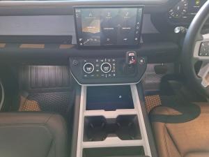 Land Rover Defender 110 D350 X-Dynamic HSE - Image 29