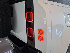 Land Rover Defender 110 D350 X-Dynamic HSE - Image 5