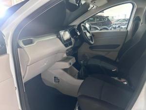Renault Triber 1.0 Evolution - Image 10