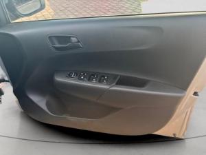 Kia Picanto 1.0 LS manual - Image 11